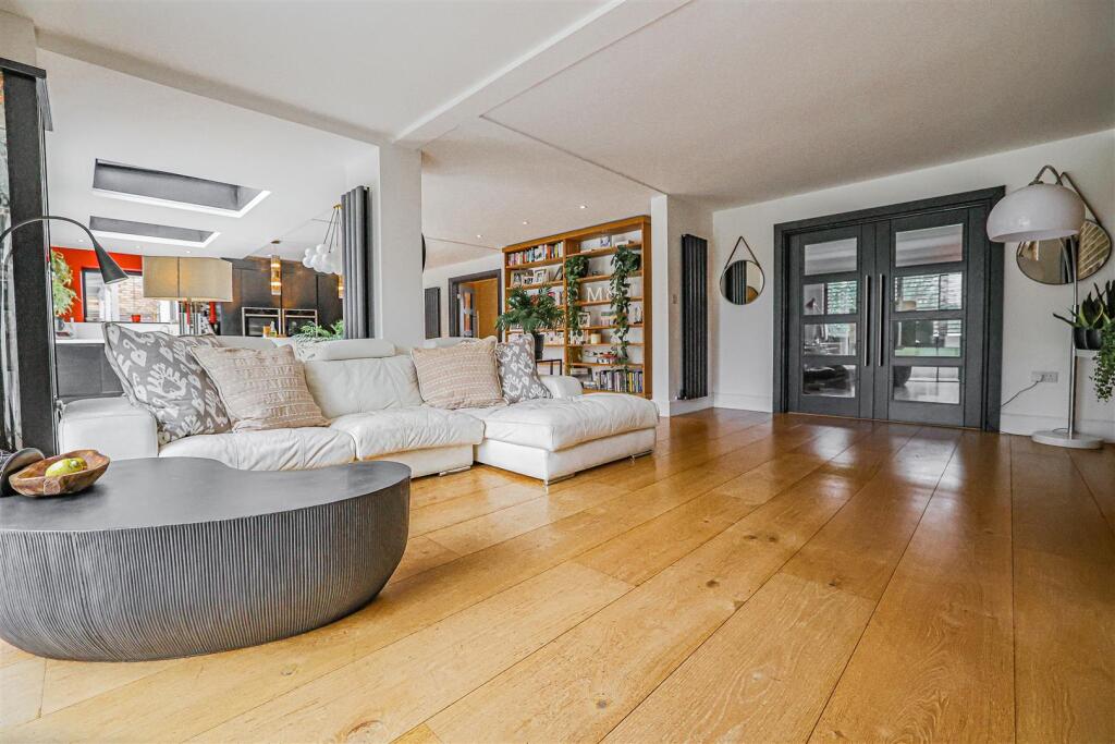 House in Hemel Hempstead, Leverstock Green - View 3