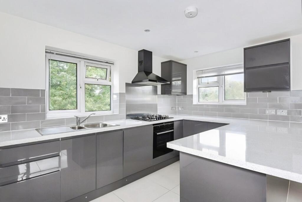 Main image of property: Earlswood, Bracknell, RG12