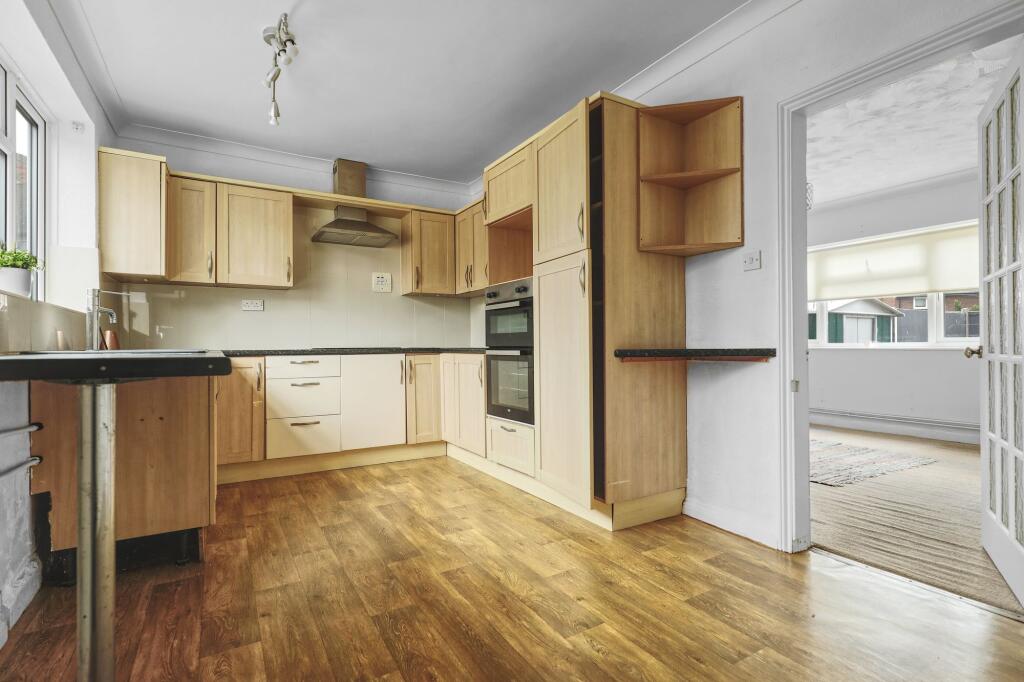 Whitehall Gardens, Duxford, CB22 photo 3