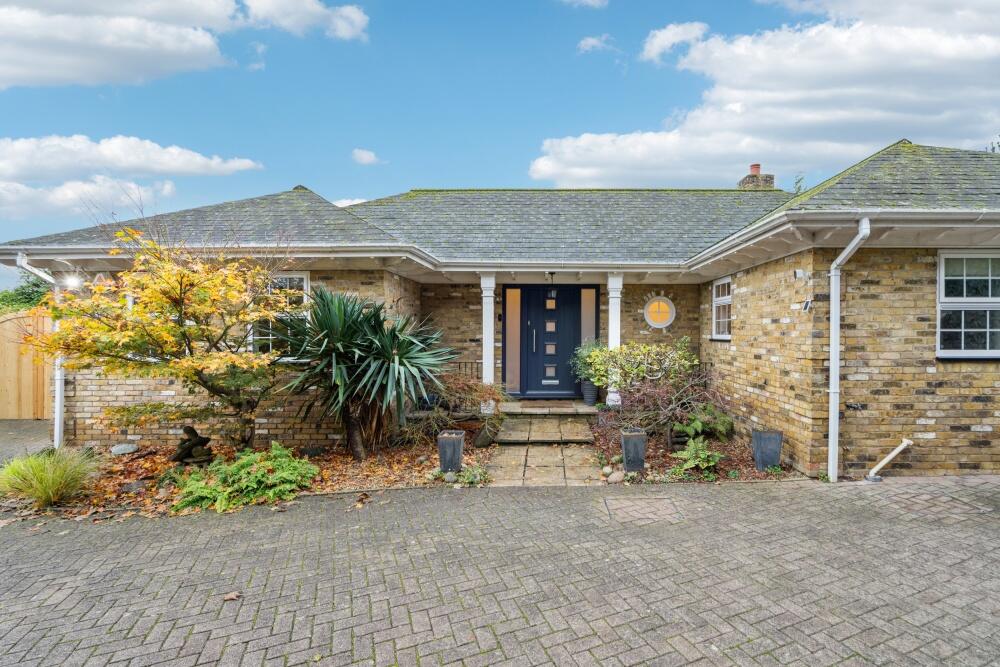 Cheyne Close, Chesham Bois, Amersham, HP6 photo 2