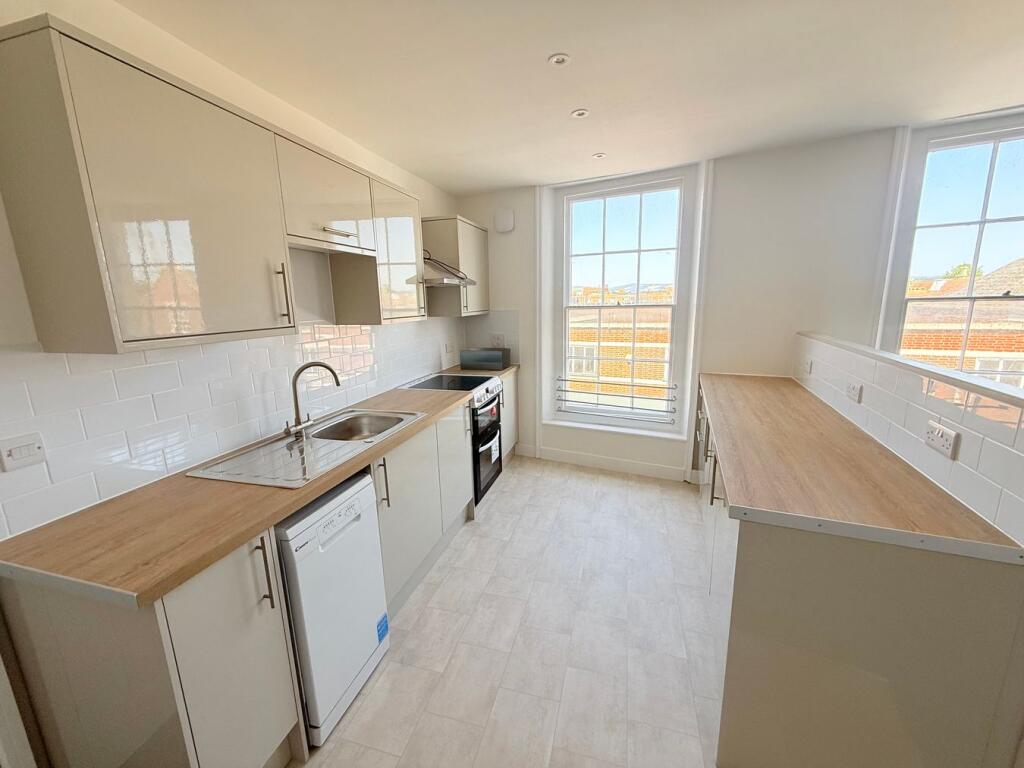 Apartment in Taunton, North Town - View 4