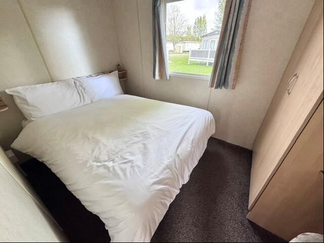 Coopers Beach Holiday Park, Church Lane East Mersea, Colchester, Essex, CO5 8TN photo 5