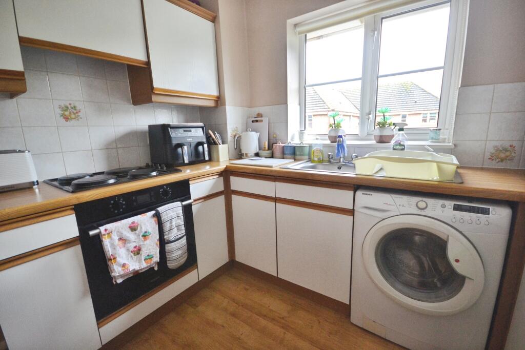 Fenchurch Road, Maidenbower, Crawley, RH10 photo 2