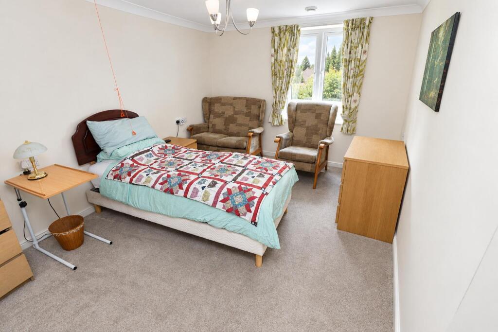 Apartment in Rushden, North Northamptonshire - More
