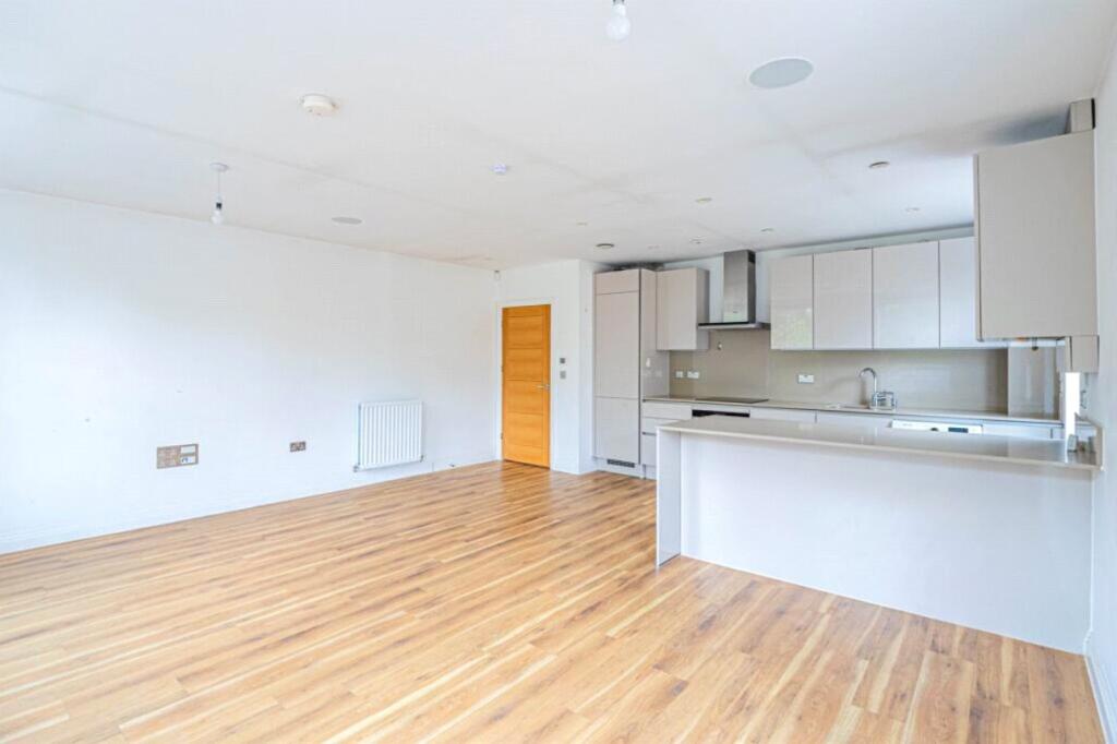 Apartment in Hertsmere, Hertfordshire - More