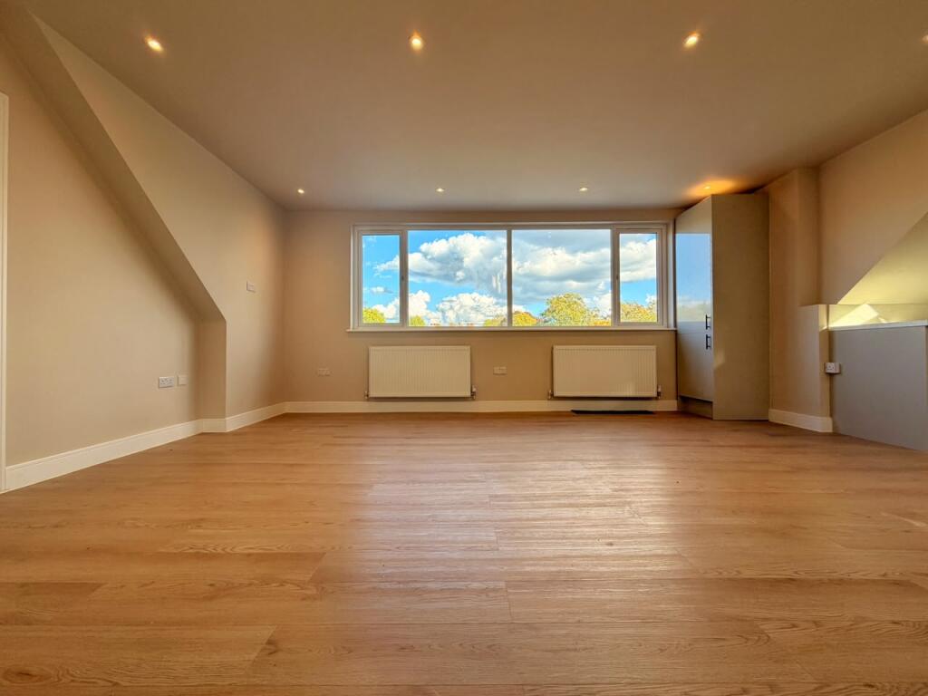 Apartment in Southall - More