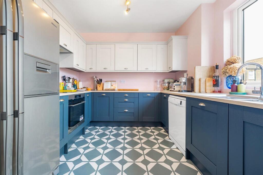 Apartment in London - More