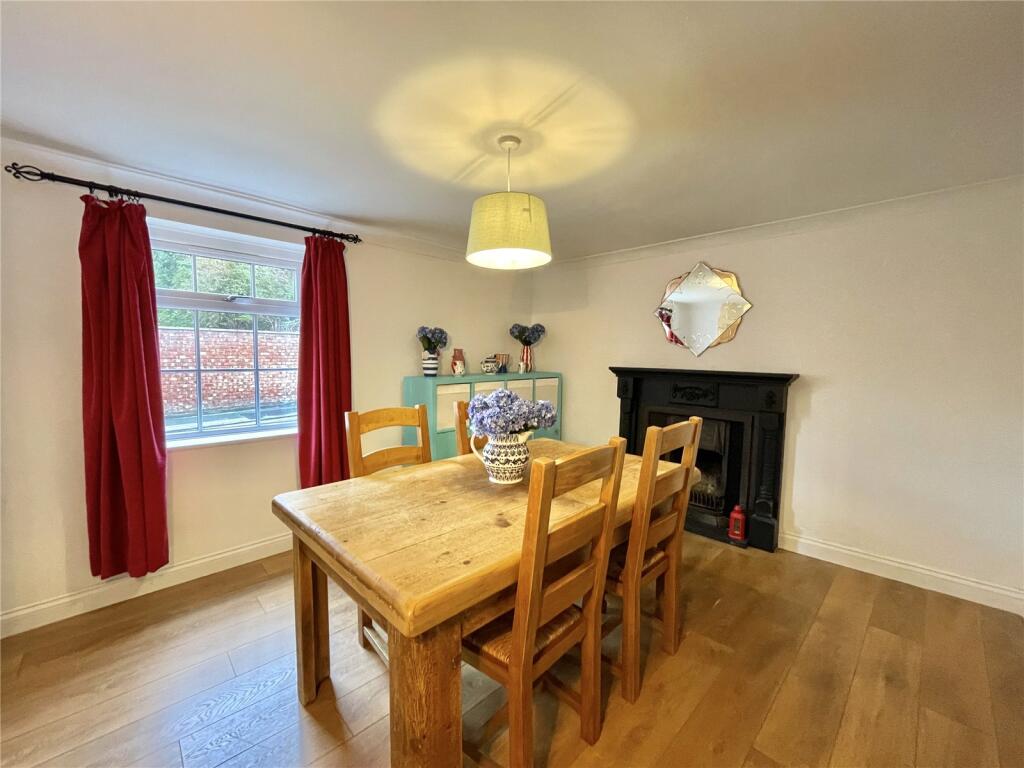 Derby Road, Widnes, Cheshire, WA8 photo 2