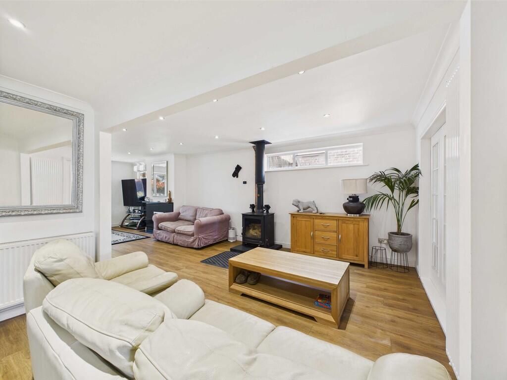 House in East Lindsey, Woodhall Spa - More