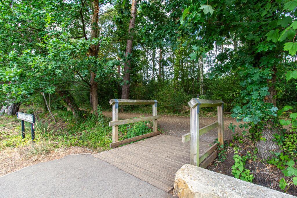 Westover Road, Fleet, GU51 photo 2
