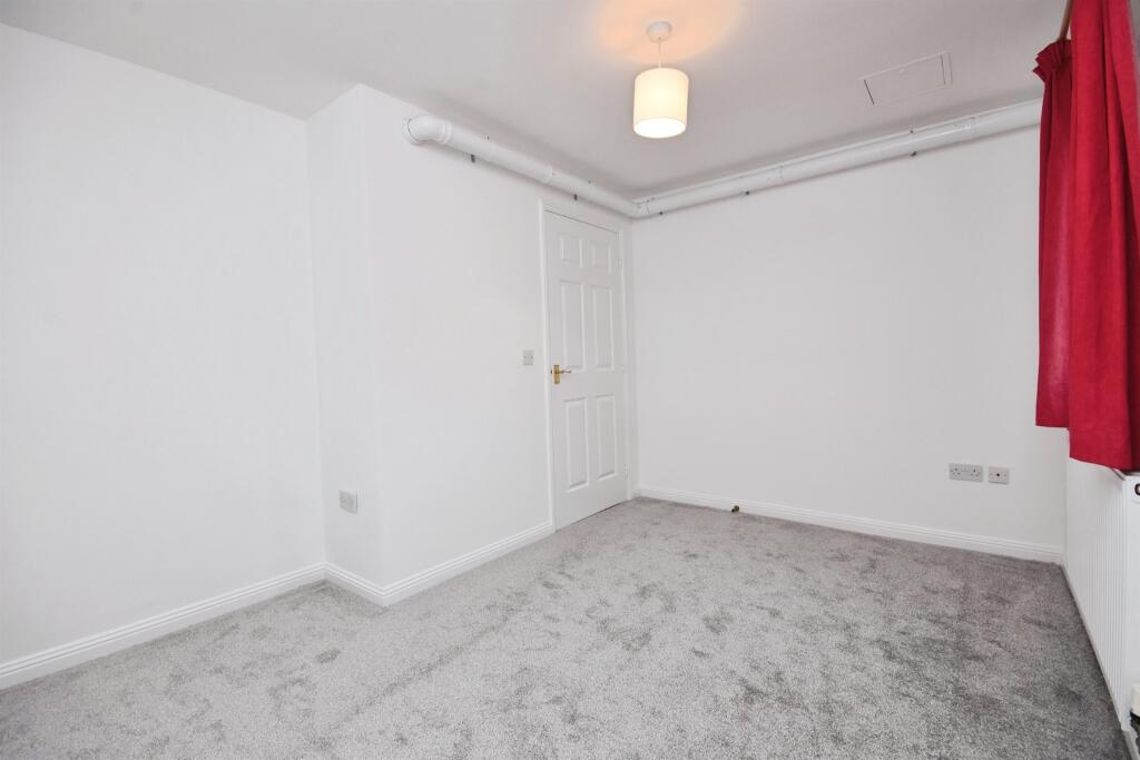 Apartment in Romford - View 4