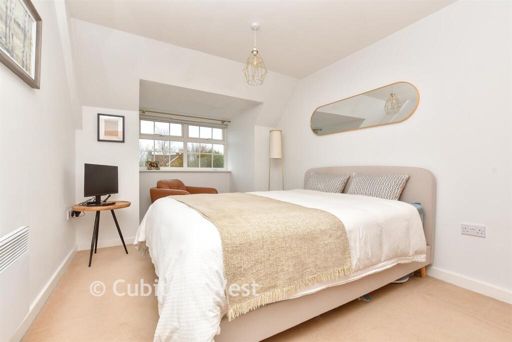 Apartment in Kingston upon Thames - View 4