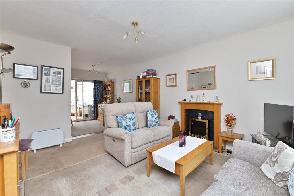 Manor Lea Close, Milford, Godalming, Surrey, GU8 photo 2