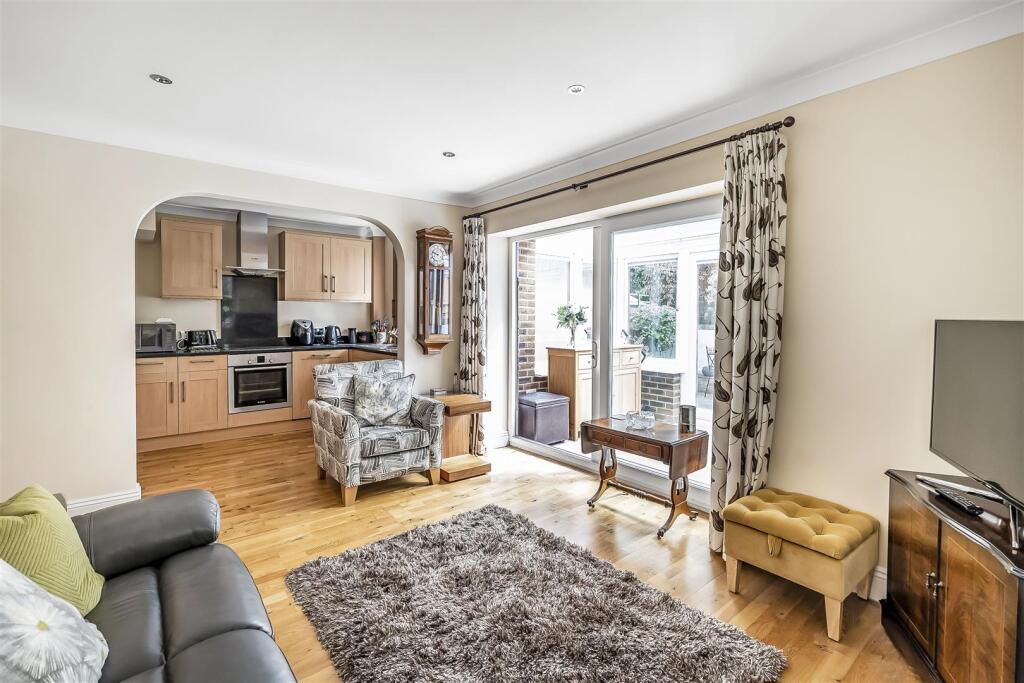 House in Sutton - View 2