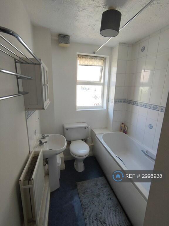 Apartment in Croydon - More