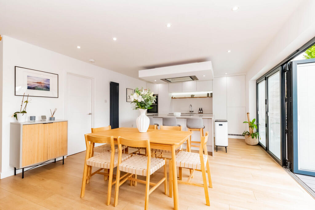 House in Guildford - View 4