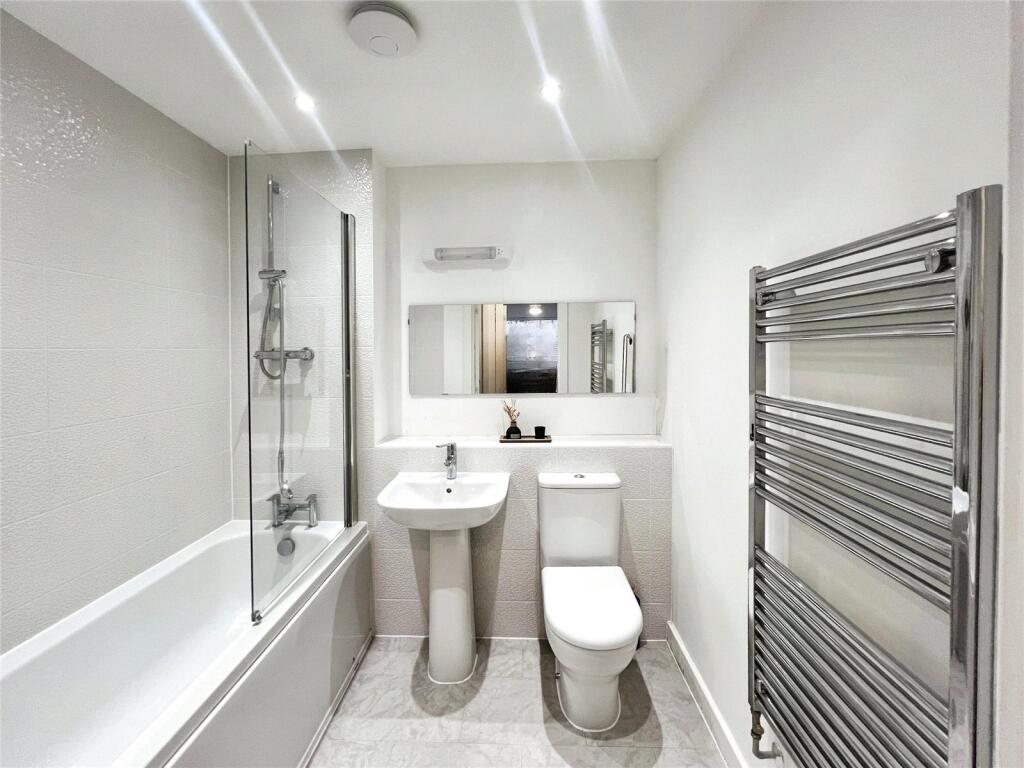 Apartment in Rochester - More