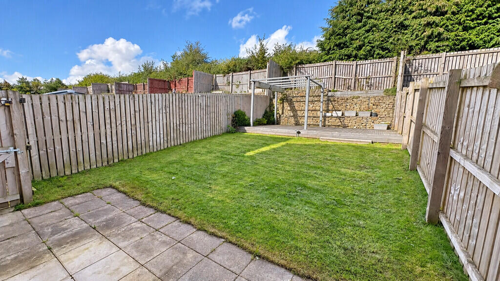 Staincliffe Drive, Keighley photo 4