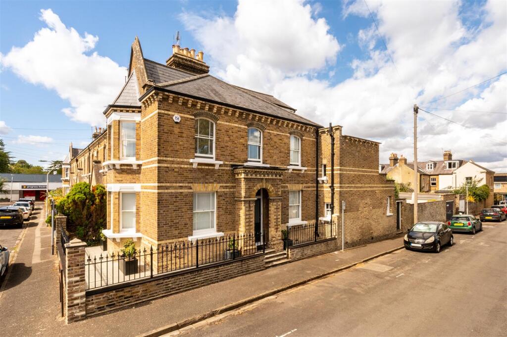 Main image of property: The Mount, Reading RG1
