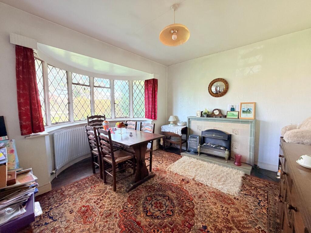 House in Nuneaton and Bedworth, Warwickshire - More