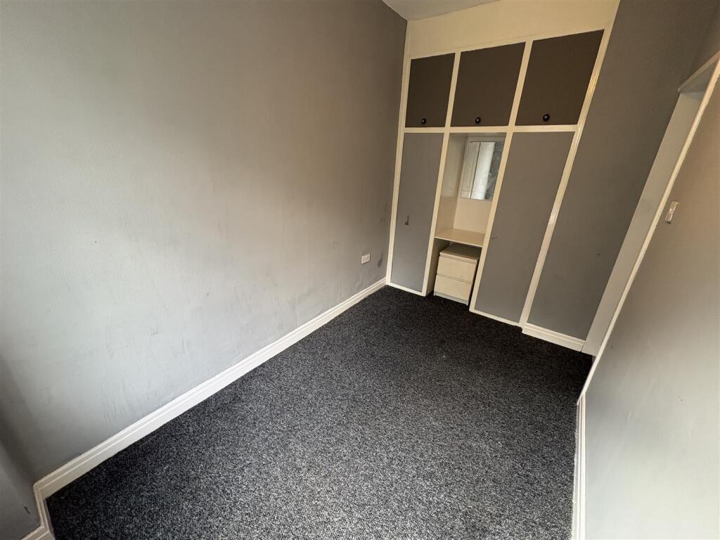 House in Bradford, Swain Green, Laisterdyke - More