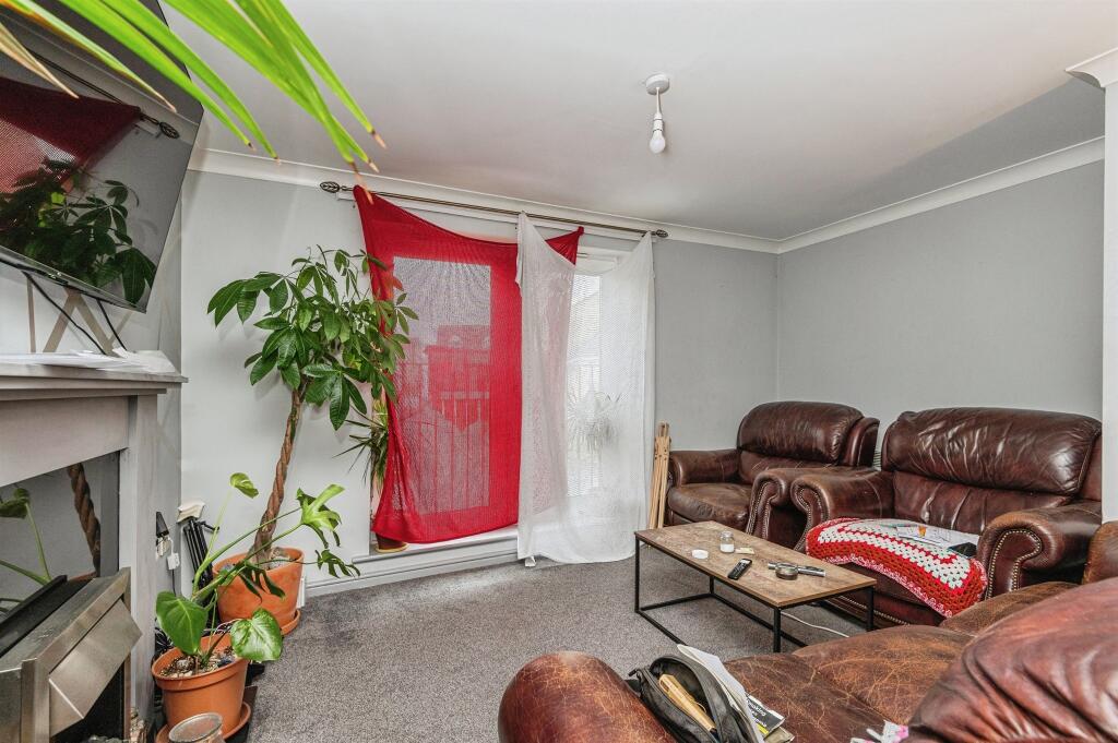 Apartment in Bradford, West Yorkshire - View 3
