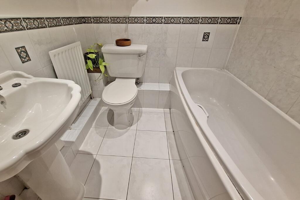 House in Barton-le-Clay, Central Bedfordshire - View 5