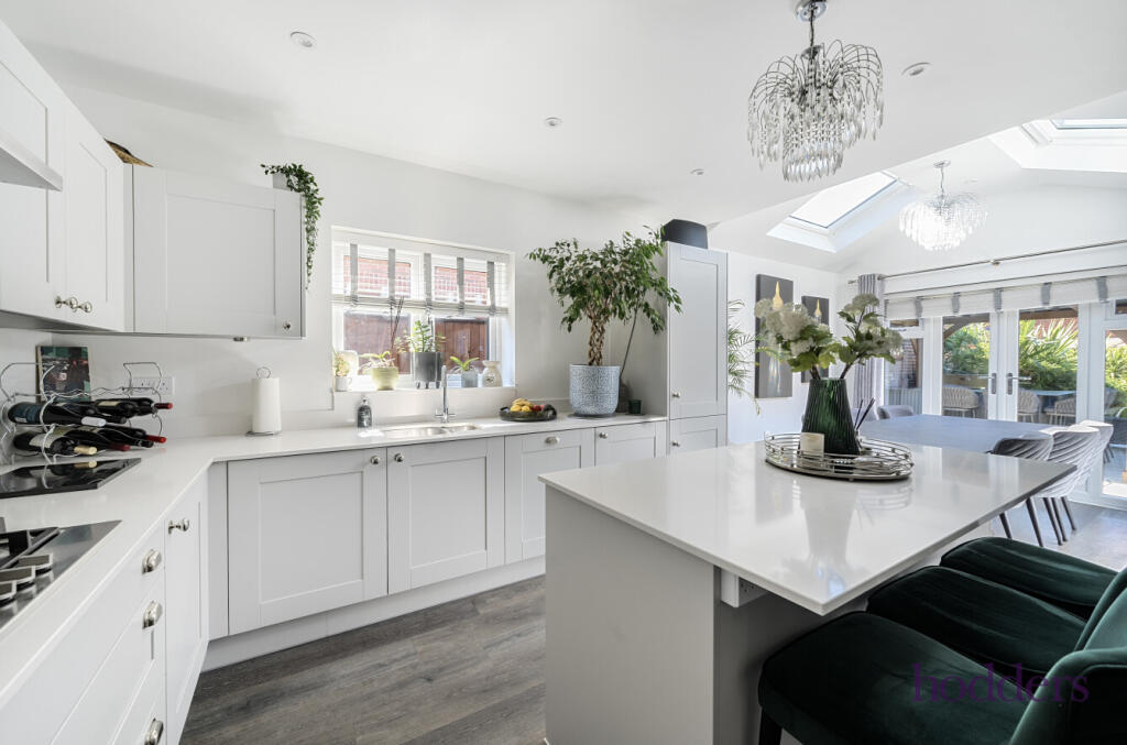 Ottershaw, Surrey, KT16 photo 3