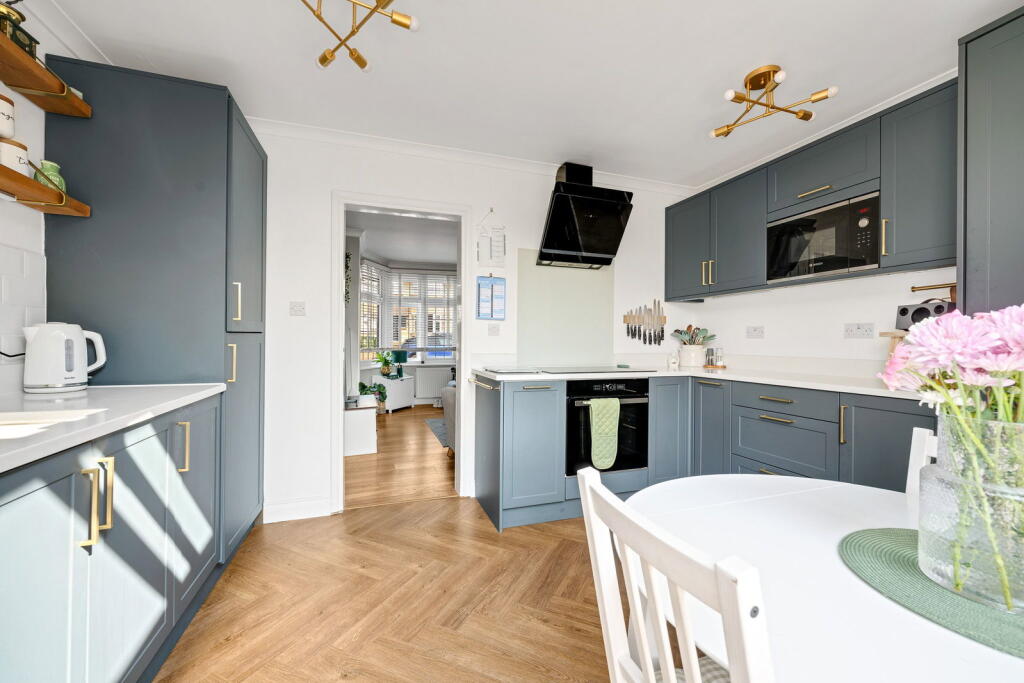 House in Dartford - More