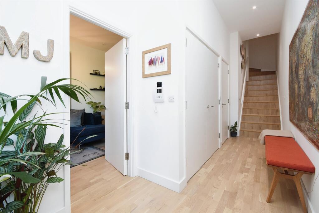 Apartment in Chelmsford - View 3