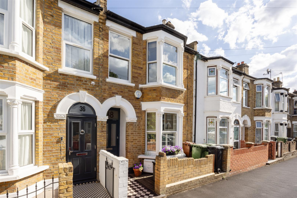 Main image of property: The Crescent, Walthamstow