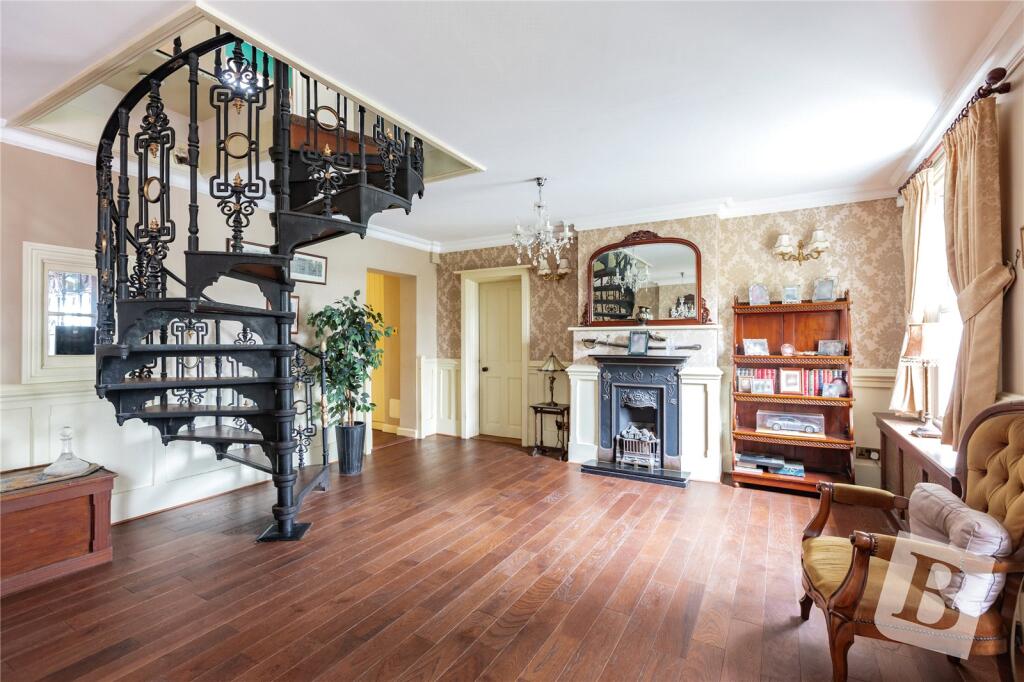 House in Brentwood, Hook End - View 5