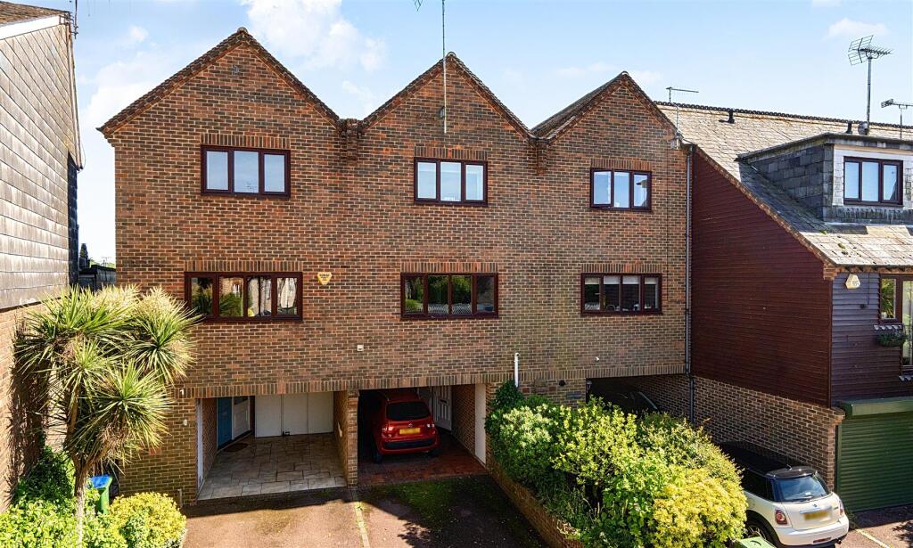 Main image of property: Tarrant Wharf, Arundel