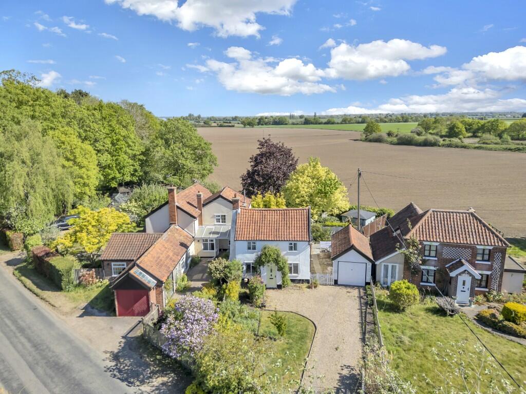 Main image of property: Hawthorne Cottage, 6 Brewers Green, Roydon, Diss IP22 5SD