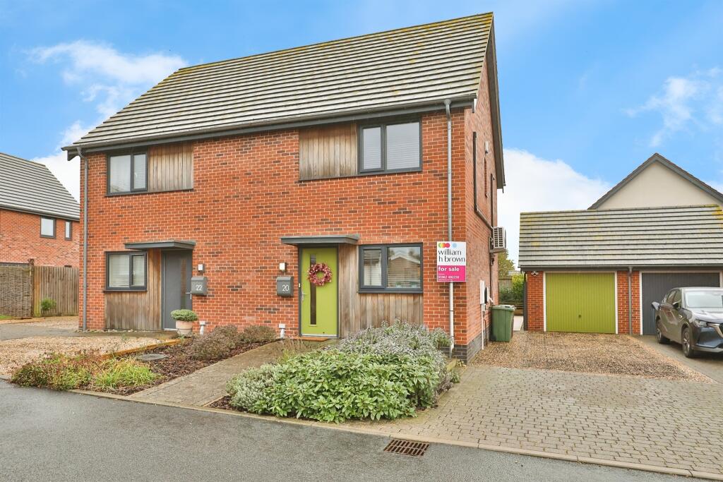 2-bed semi-detached on Walnut Tree Road, Mattishall, Dereham, £250,000