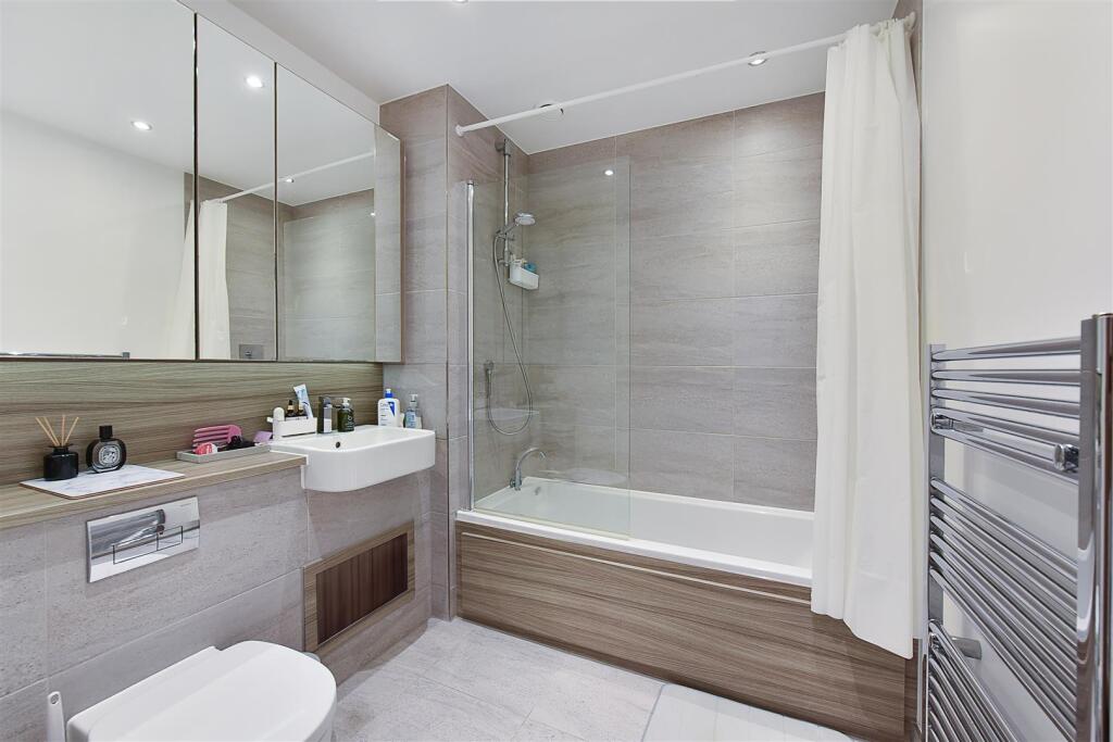House in London, Colindale Gardens, Colindale - View 5