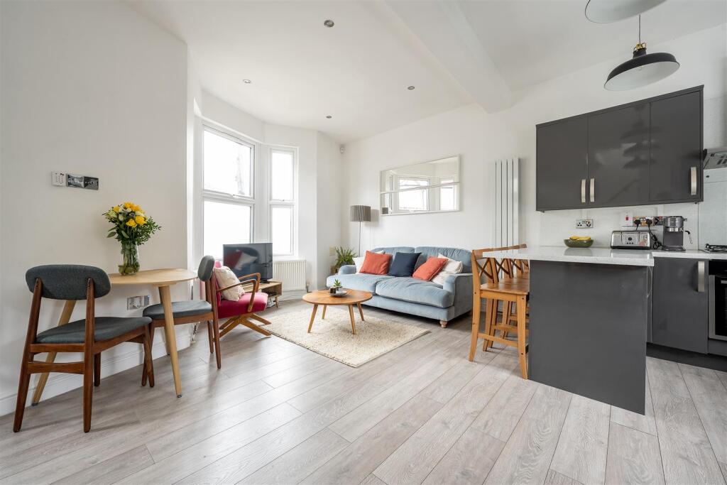 House in London - View 3