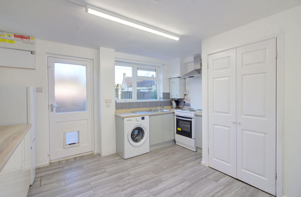 Oliver Avenue, Corsham, SN13 0AJ photo 3