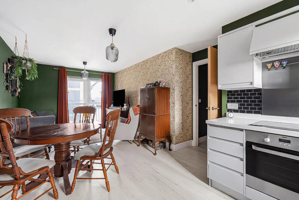 Apartment in Southampton - View 4