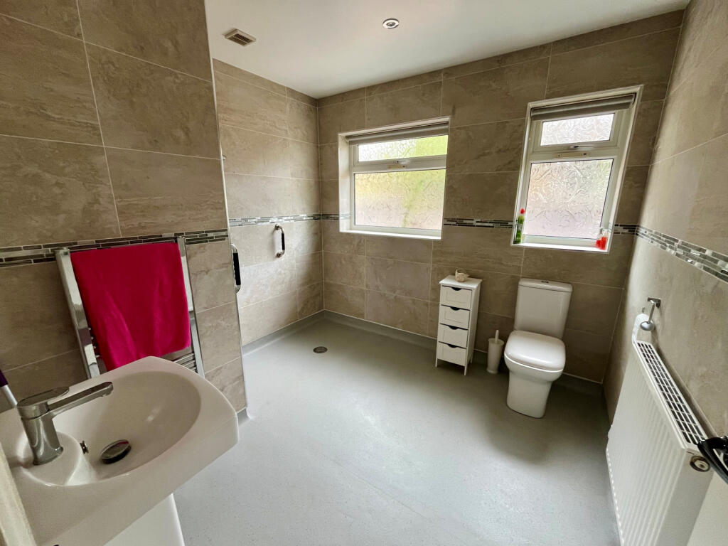 House in Hull - View 4