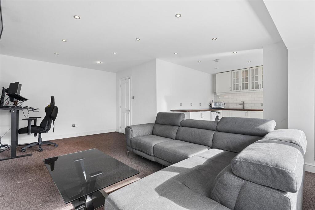 Apartment in Dartford - View 4