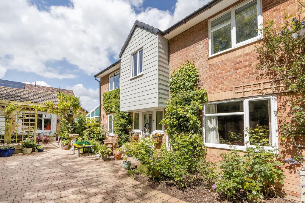 4-bed detached on Hastings Close, Fleckney, LE8, £360,000