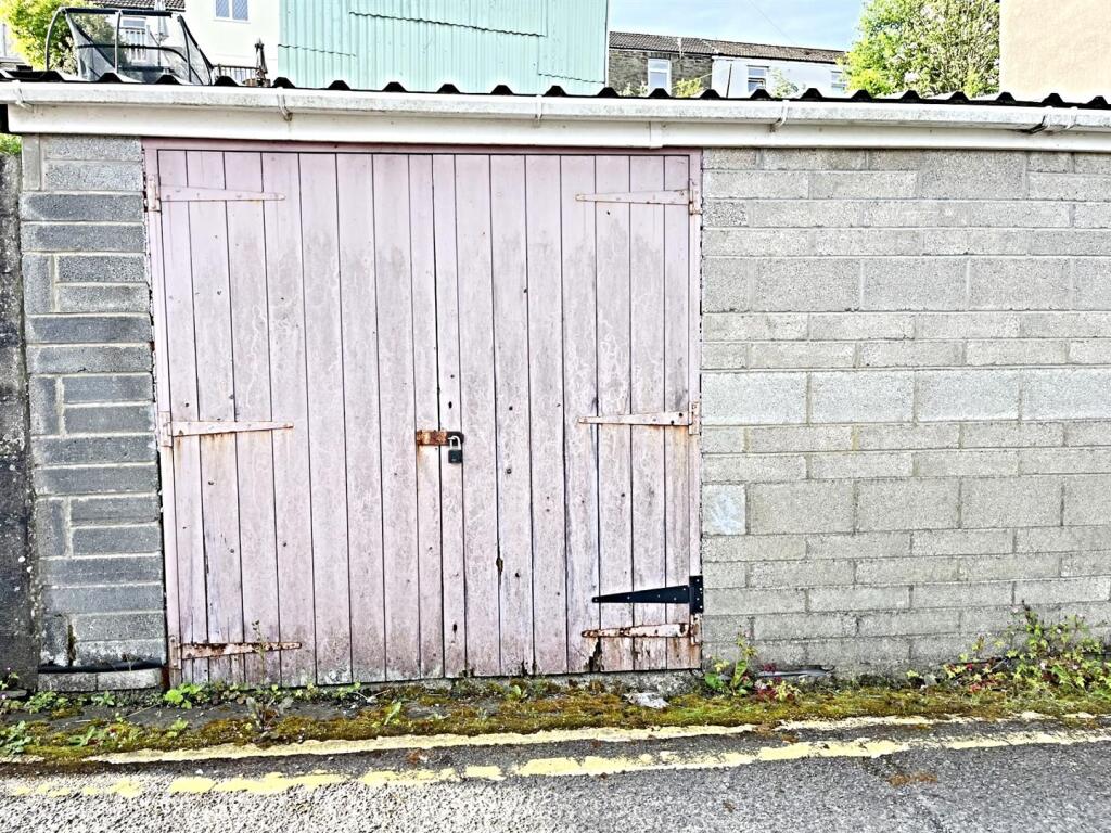 Madoc Street, Graig, Pontypridd photo 2
