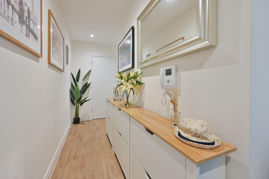 Apartment in Welwyn Hatfield, Hertfordshire - More