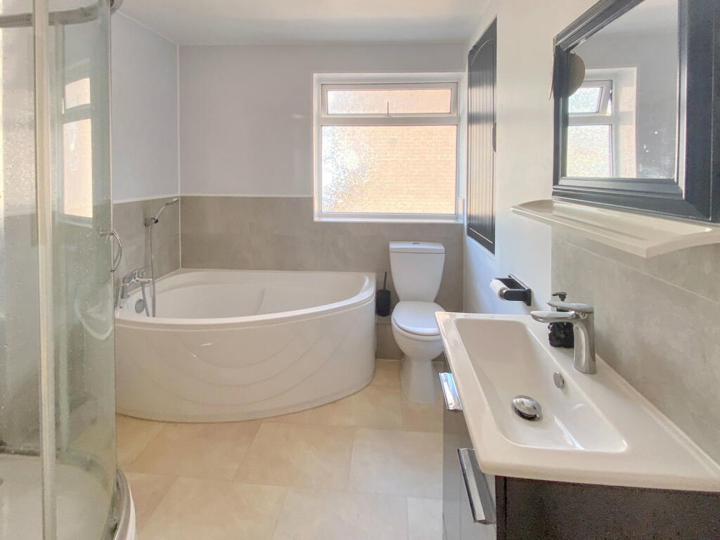 Apartment in Tonbridge - More