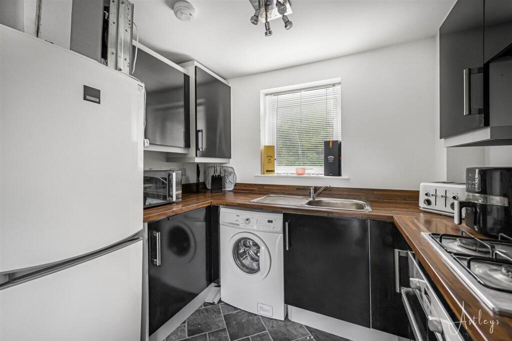 Apartment in Swansea, Bon-y-maen - More