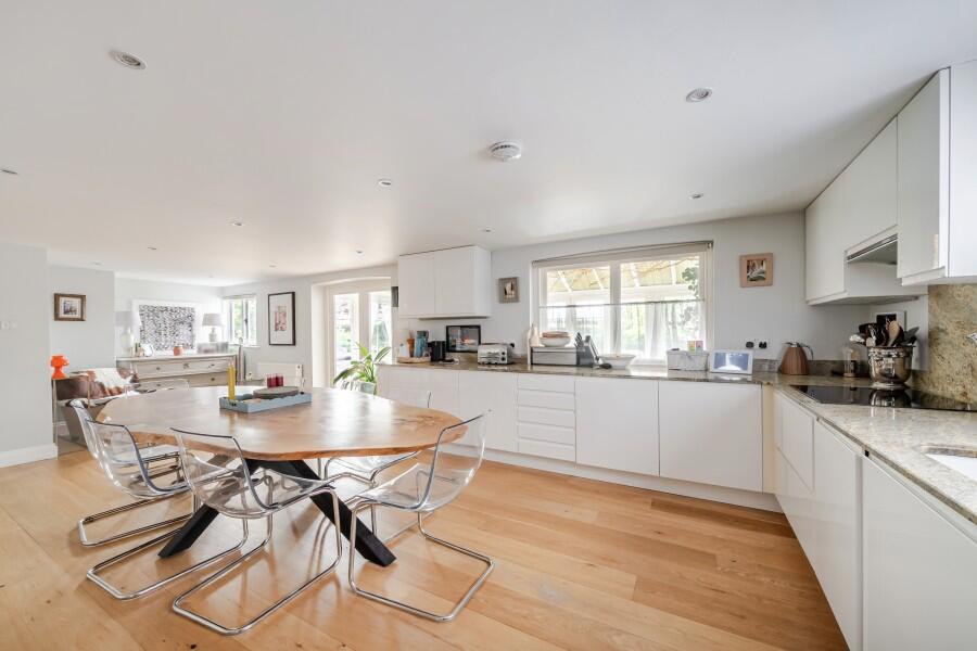 House in Guildford - View 2