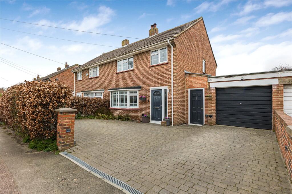 Main image of property: Oakley Road, Chinnor, Oxfordshire, OX39
