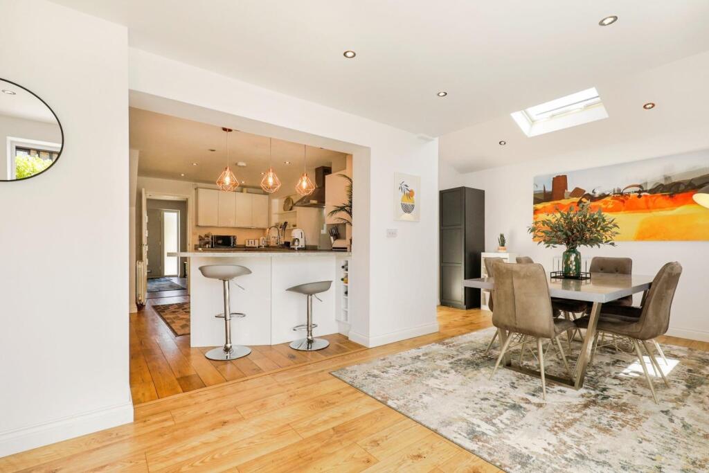 Arthurs Close, Harrogate, HG2 0EF photo 3