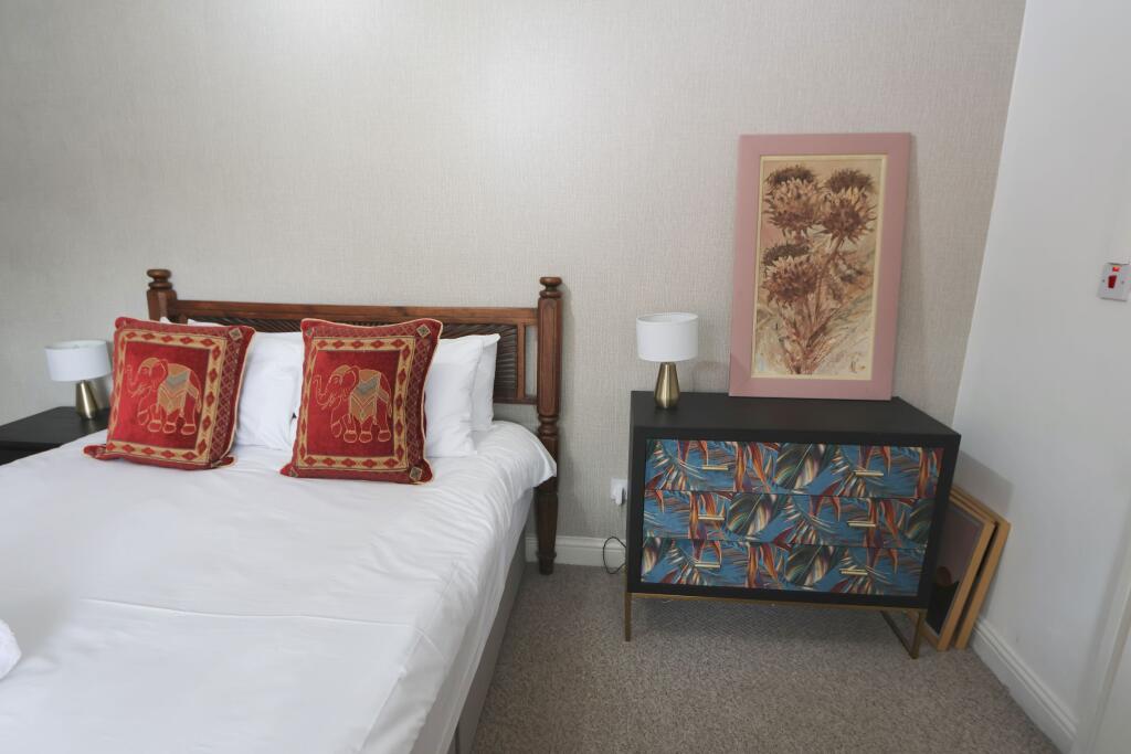 Apartment in Bristol - View 4